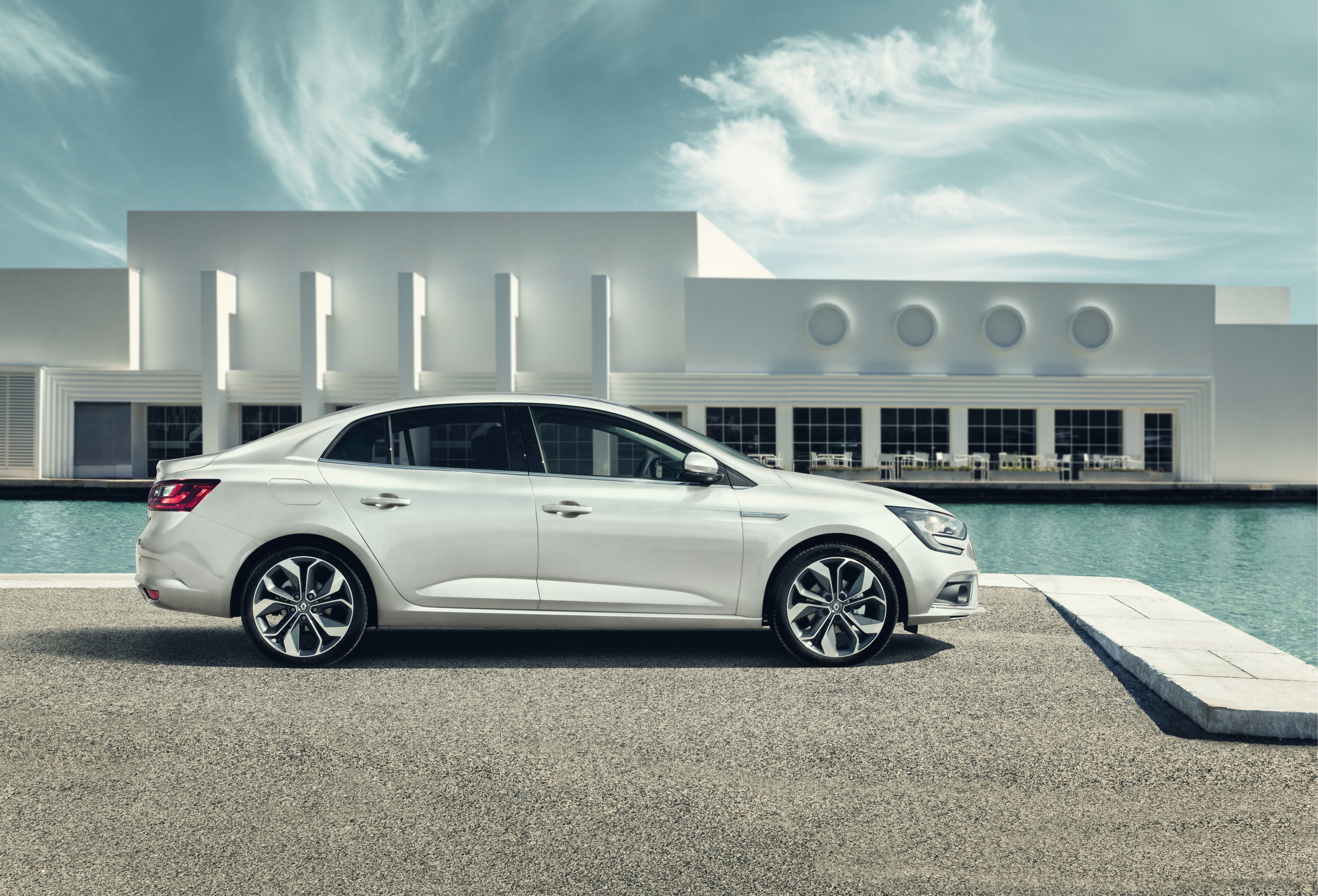 De nieuwe Renault Mgane laat zich nu ook zien als Grand Coup. Het is de chique benaming voor een sedan.
