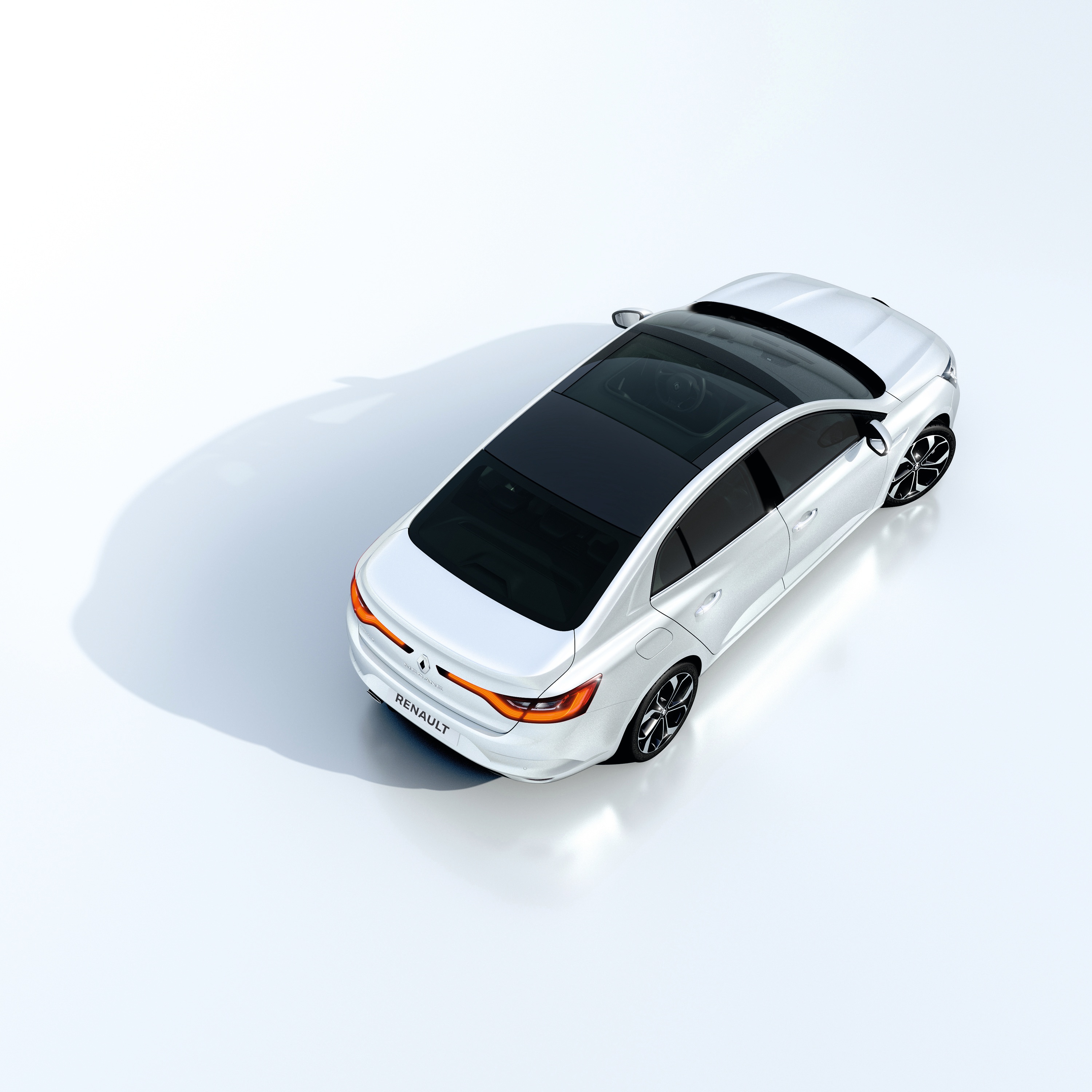 De nieuwe Renault Mgane laat zich nu ook zien als Grand Coup. Het is de chique benaming voor een sedan.
