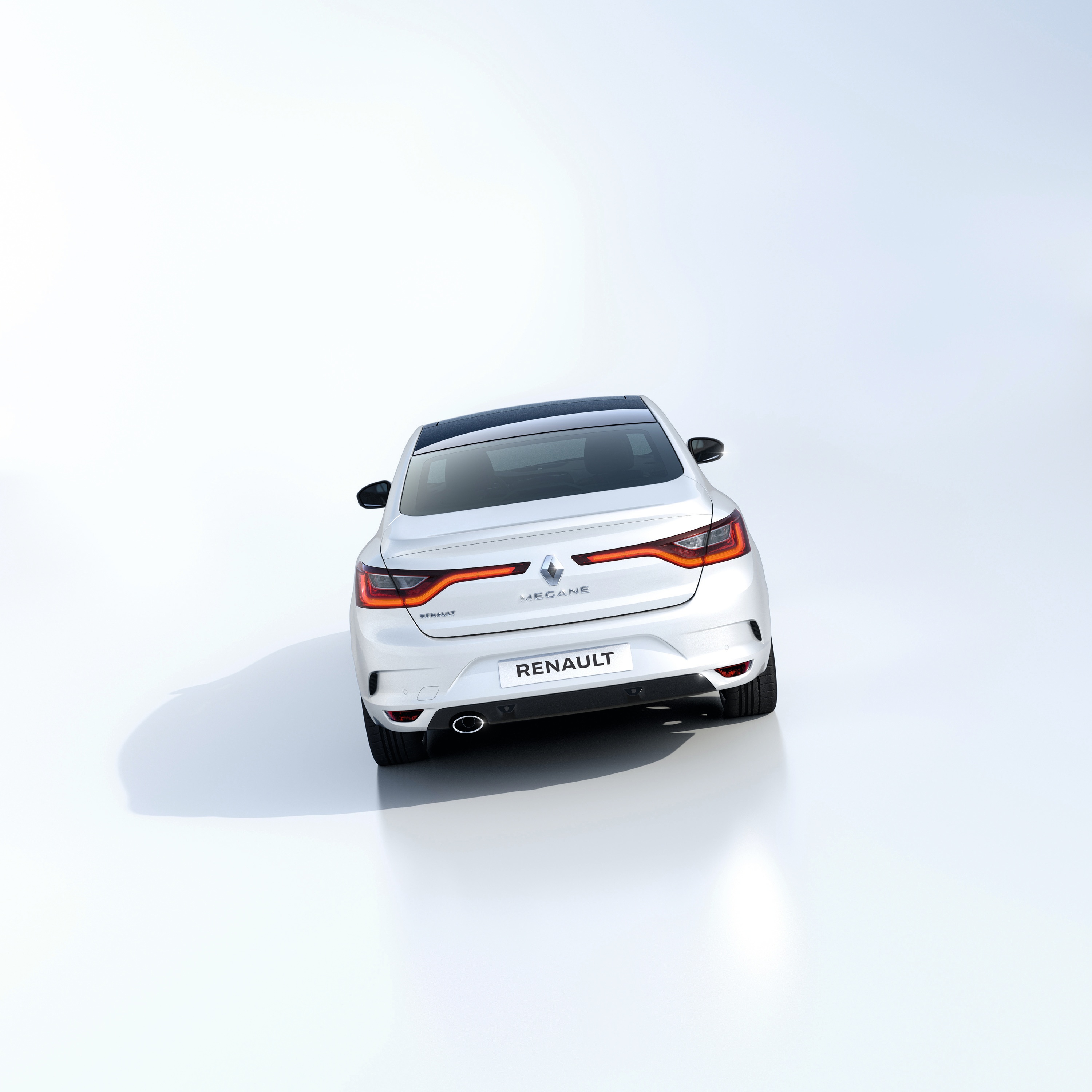 De nieuwe Renault Mgane laat zich nu ook zien als Grand Coup. Het is de chique benaming voor een sedan.