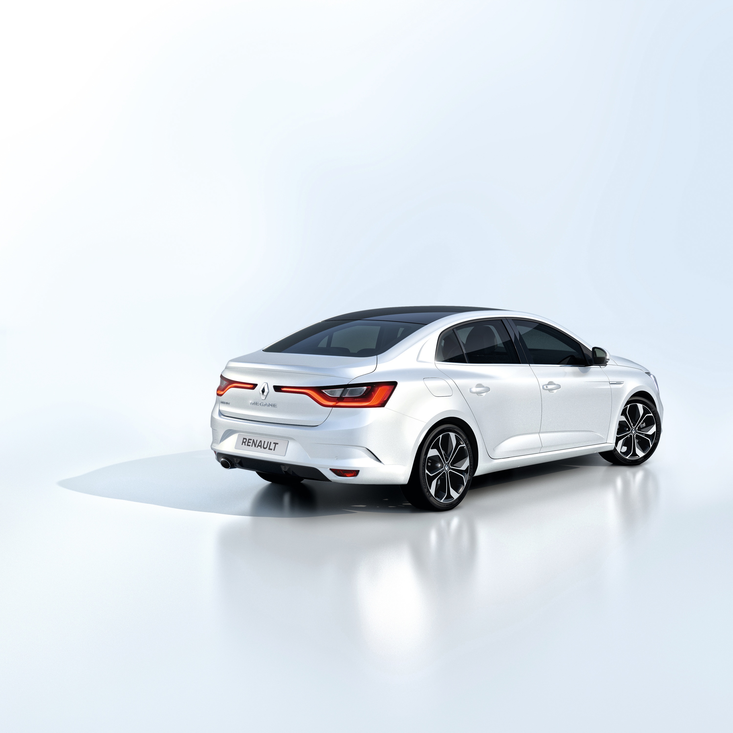 De nieuwe Renault Mgane laat zich nu ook zien als Grand Coup. Het is de chique benaming voor een sedan.