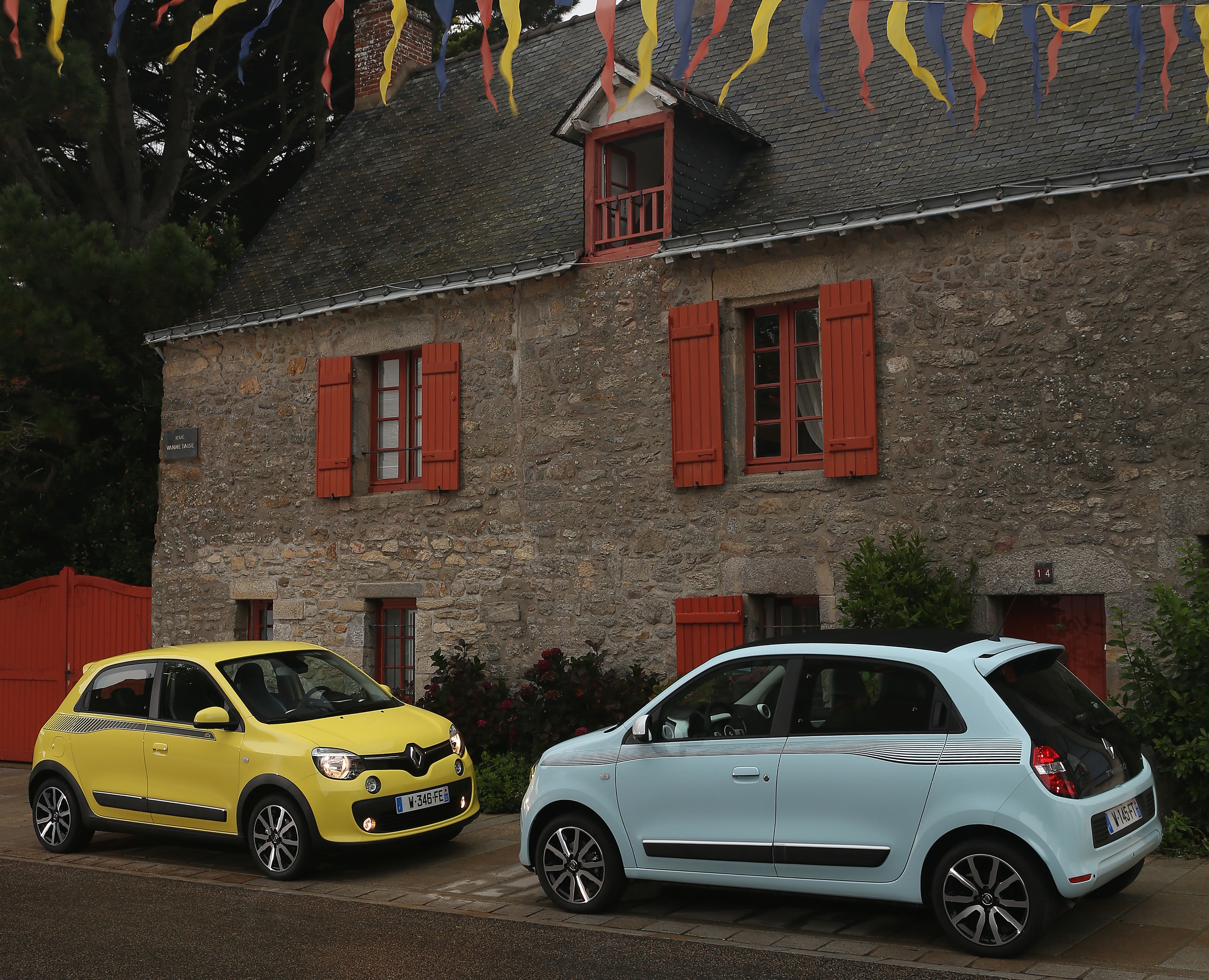 Nieuwe Renault Twingo ook met automaat. Vanaf september levert het merk de nieuwe Fransoos met de EDC-transmissie voorzien van dubbele koppeling.