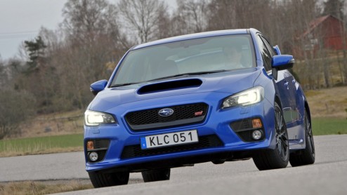 Test nieuwe Subaru WRX STI. We hebben gereden met de Subaru WRX STI Sport Executive met 2,5 liter turbo boxermotor, goed voor 300 pk en meer dan 400 Nm.