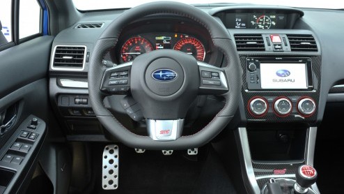 Test nieuwe Subaru WRX STI. We hebben gereden met de Subaru WRX STI Sport Executive met 2,5 liter turbo boxermotor, goed voor 300 pk en meer dan 400 Nm.