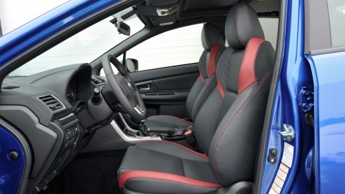 Test nieuwe Subaru WRX STI. We hebben gereden met de Subaru WRX STI Sport Executive met 2,5 liter turbo boxermotor, goed voor 300 pk en meer dan 400 Nm.