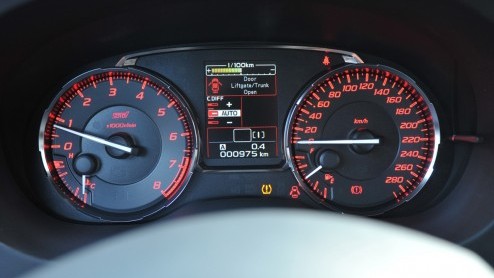 Test nieuwe Subaru WRX STI. We hebben gereden met de Subaru WRX STI Sport Executive met 2,5 liter turbo boxermotor, goed voor 300 pk en meer dan 400 Nm.