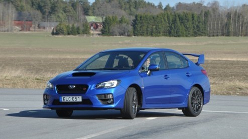 Test nieuwe Subaru WRX STI. We hebben gereden met de Subaru WRX STI Sport Executive met 2,5 liter turbo boxermotor, goed voor 300 pk en meer dan 400 Nm.