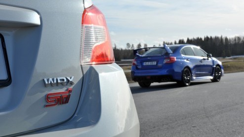 Test nieuwe Subaru WRX STI. We hebben gereden met de Subaru WRX STI Sport Executive met 2,5 liter turbo boxermotor, goed voor 300 pk en meer dan 400 Nm.