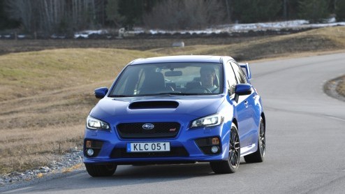 Test nieuwe Subaru WRX STI. We hebben gereden met de Subaru WRX STI Sport Executive met 2,5 liter turbo boxermotor, goed voor 300 pk en meer dan 400 Nm.