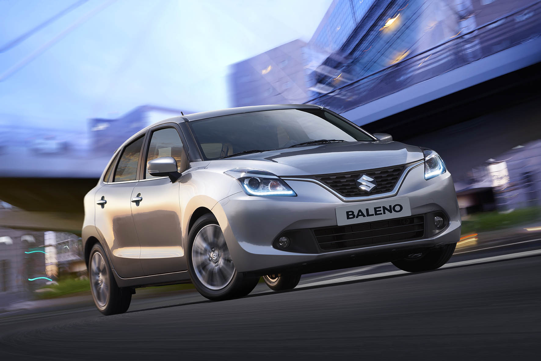De nieuwe Suzuki Baleno is lichter dan de eerste generatie maar toch uitgerust met veel veiligheidsuitrusting en de 1.2 liter of 1.0 liter turbomotor.