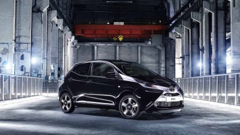 Nieuwe Toyota Aygo onthuld en vanaf juli in Nederland met kenmerkend X-design front en een zuinige 1.0 liter met 14% bijtelling.