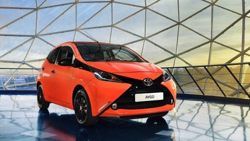 Nieuwe Toyota Aygo onthuld en vanaf juli in Nederland met kenmerkend X-design front en een zuinige 1.0 liter met 14% bijtelling.