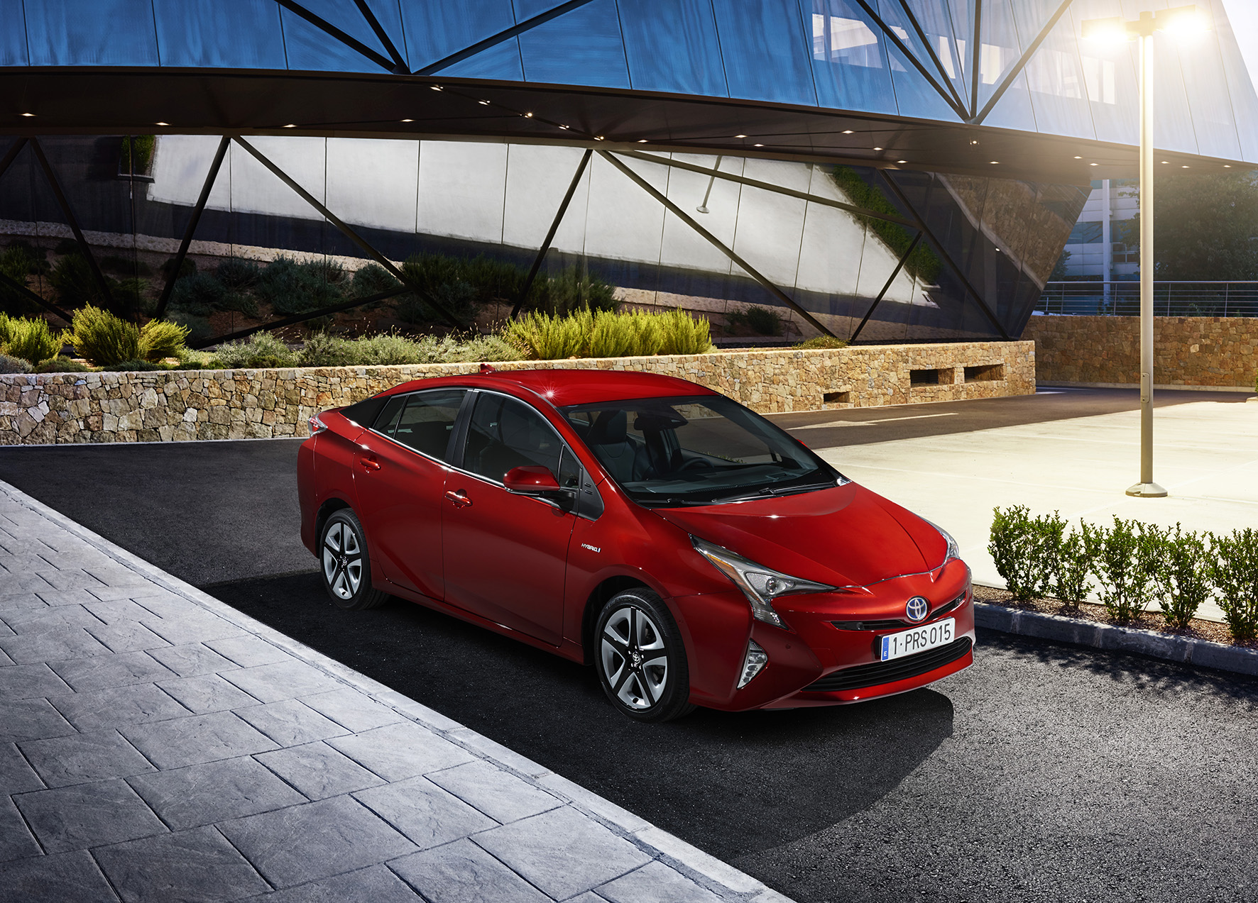 De nieuwe Toyota Prius is de zuinigste hybride ter wereld en beleeft zijn debuut op de IAA Frankfurt 2015.