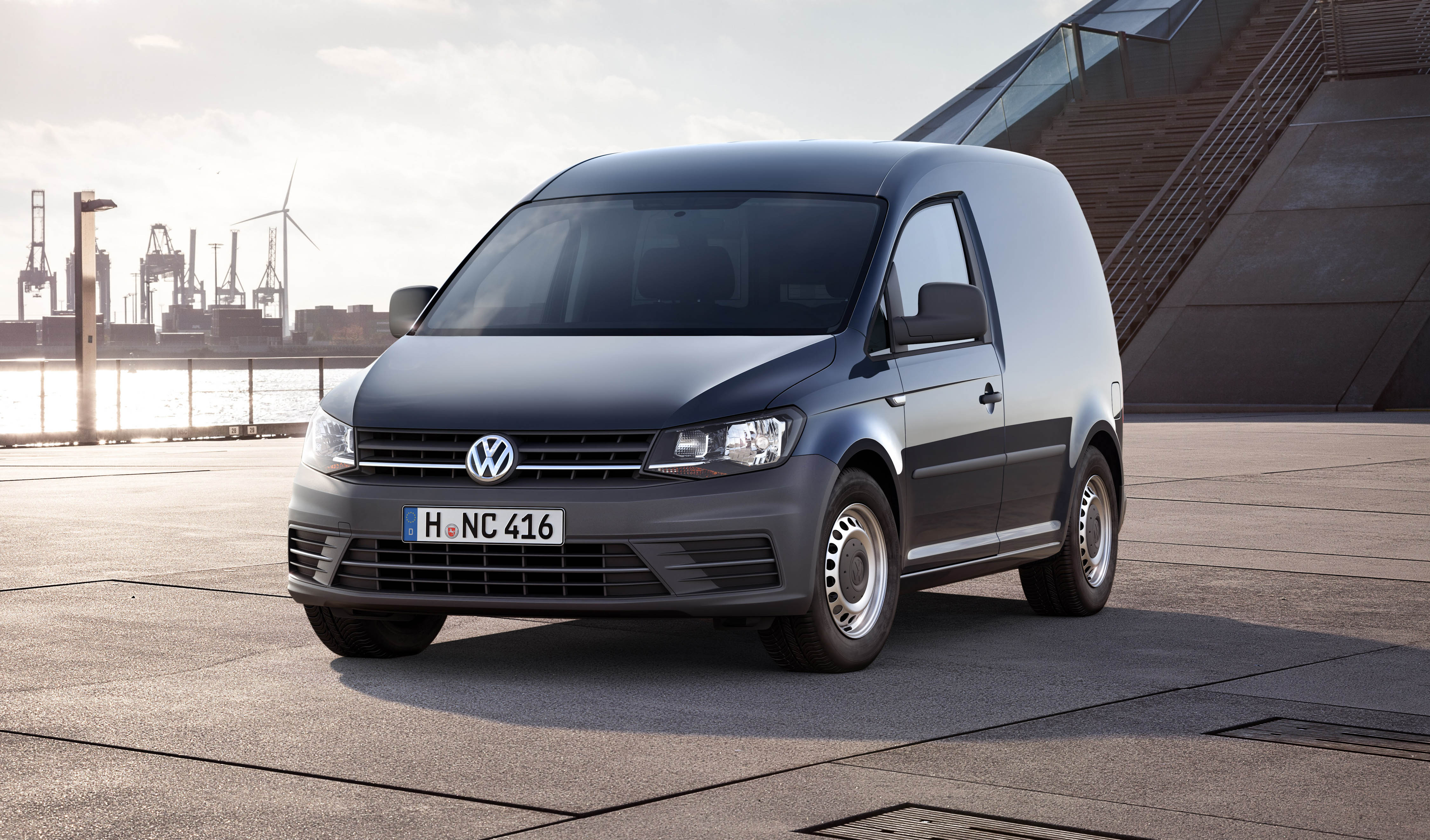 Nieuwe Volkswagen Caddy te bestellen vanaf 12.550 euro en vanaf 13.650 euro in de standaarduitvoering. De populaire bedrijfswagen staat in de zomer bij de dealers.