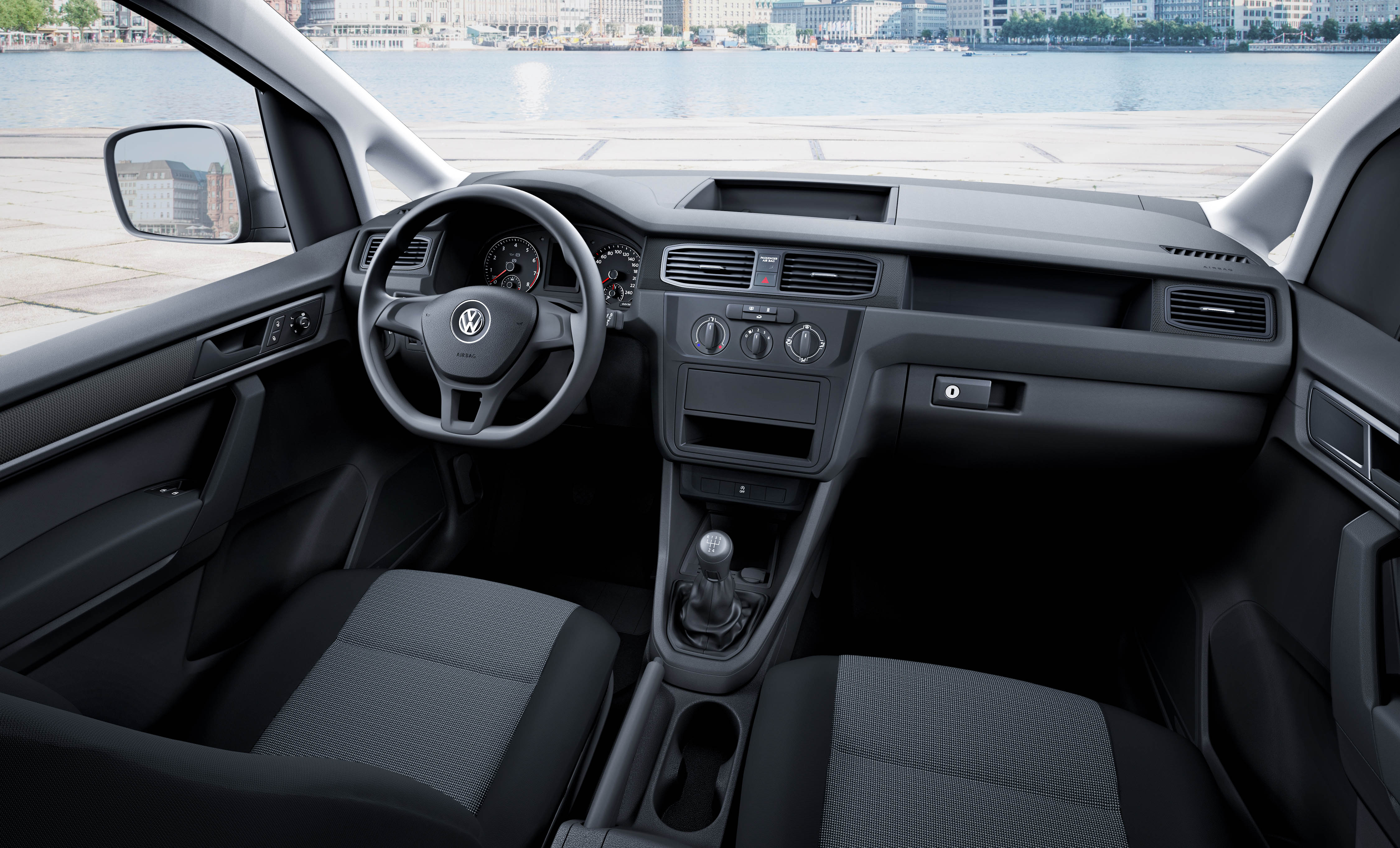 Nieuwe Volkswagen Caddy te bestellen vanaf 12.550 euro en vanaf 13.650 euro in de standaarduitvoering. De populaire bedrijfswagen staat in de zomer bij de dealers.