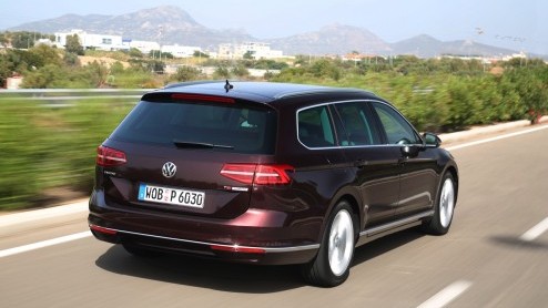 Autotest nieuwe Volkswagen Passat Variant met 1.4 TSI ACT en 2.0 TDI 240 pk. Rijtest van de achtste generatie Passat, voor de zakelijk rijder van Nederland.