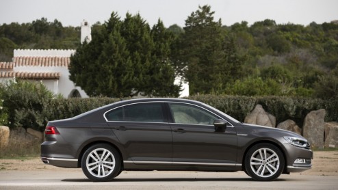 Autotest nieuwe Volkswagen Passat Variant met 1.4 TSI ACT en 2.0 TDI 240 pk. Rijtest van de achtste generatie Passat, voor de zakelijk rijder van Nederland.