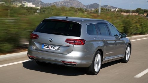 Autotest nieuwe Volkswagen Passat Variant met 1.4 TSI ACT en 2.0 TDI 240 pk. Rijtest van de achtste generatie Passat, voor de zakelijk rijder van Nederland.