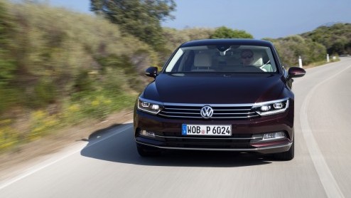 Autotest nieuwe Volkswagen Passat Variant met 1.4 TSI ACT en 2.0 TDI 240 pk. Rijtest van de achtste generatie Passat, voor de zakelijk rijder van Nederland.