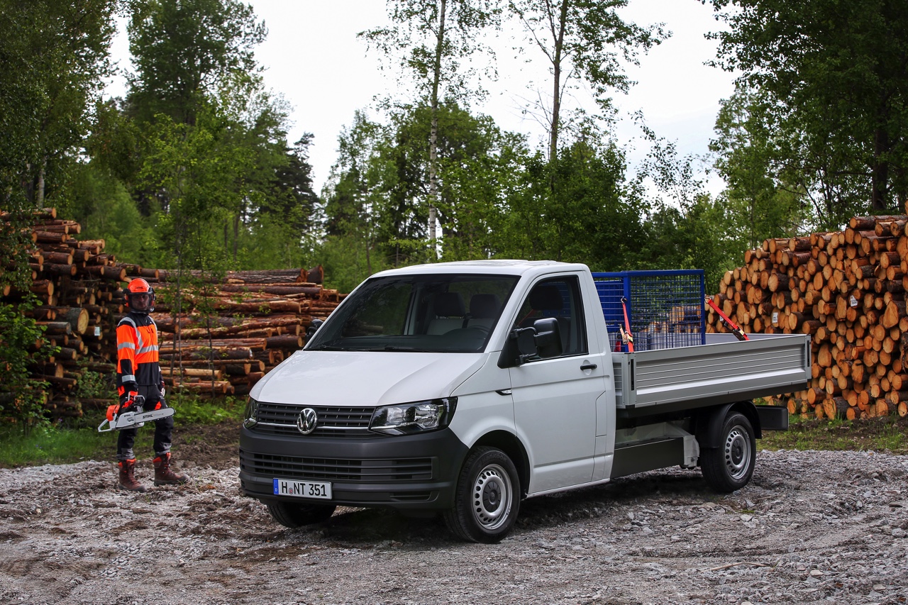Autotest en rijimpressie van Volkswagen Transporter T6 2.0 TDI 75 kW en Multivan 2.0 TDI 140 kW.