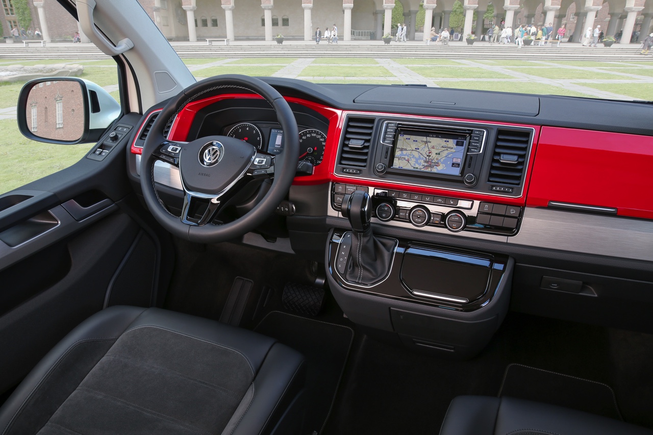 Autotest en rijimpressie van Volkswagen Transporter T6 2.0 TDI 75 kW en Multivan 2.0 TDI 140 kW.