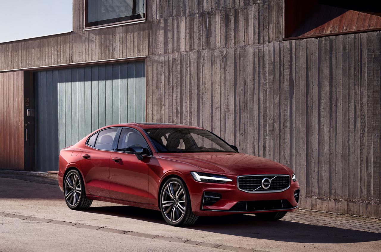 Volvo onthulde de nieuwe S60 sportsedan samen met de productiestart in de Amerikaanse fabriek.
