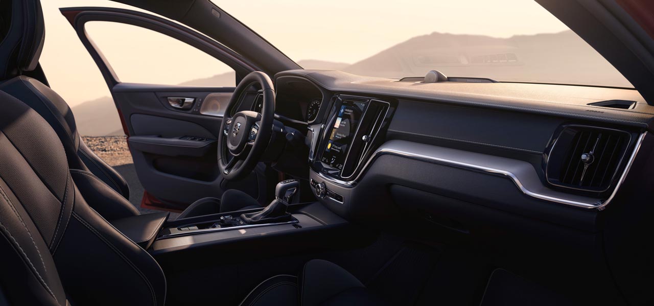 Volvo onthulde de nieuwe S60 sportsedan samen met de productiestart in de Amerikaanse fabriek.