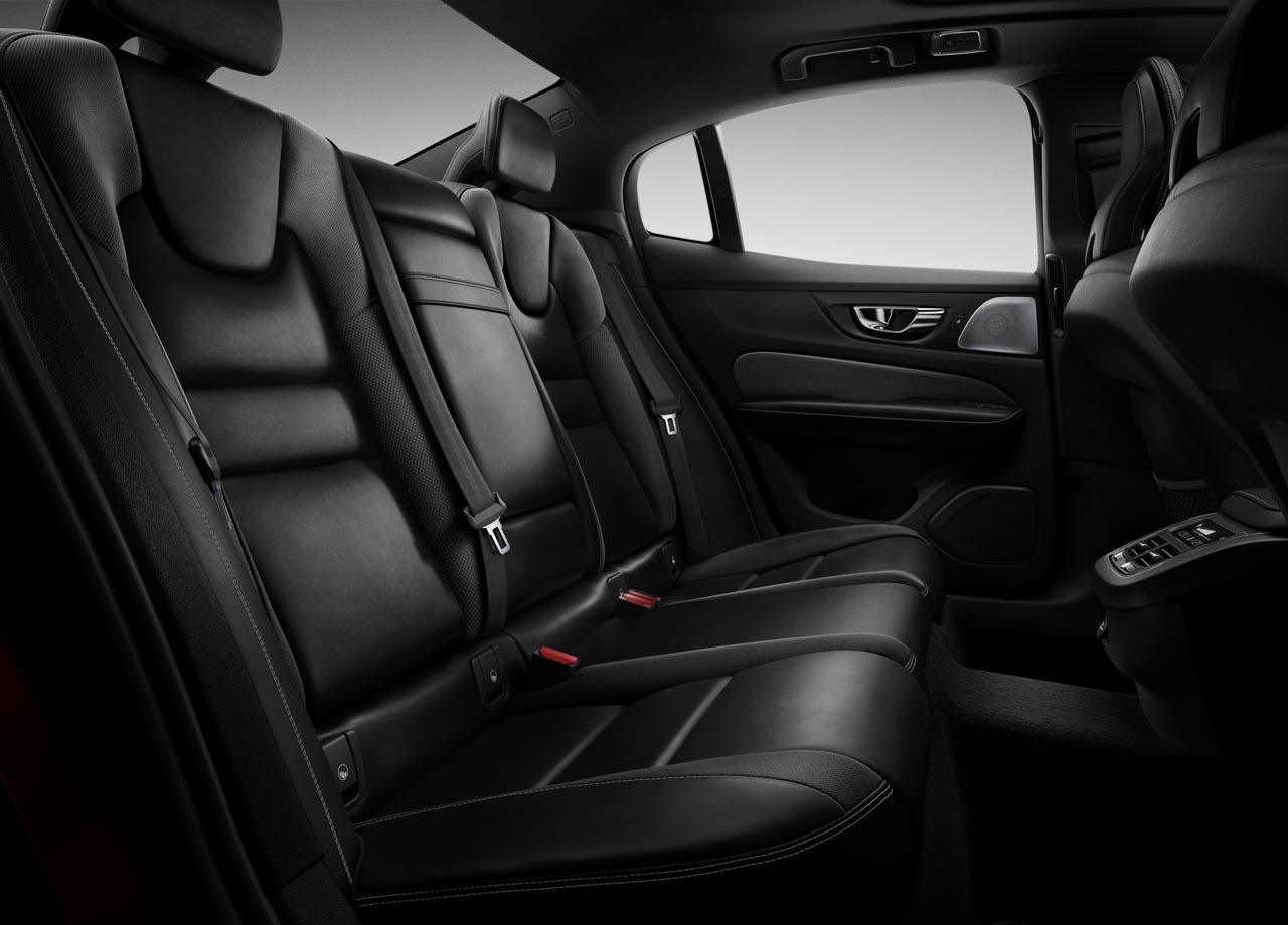 Volvo onthulde de nieuwe S60 sportsedan samen met de productiestart in de Amerikaanse fabriek.