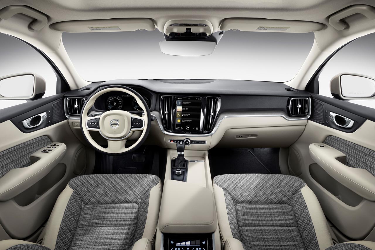 Volvo laat zonder teasers vooraf ineens de nieuwe V60 op de wereld los.