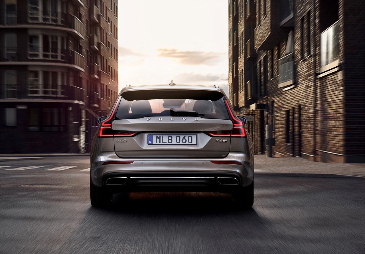 Volvo laat zonder teasers vooraf ineens de nieuwe V60 op de wereld los.