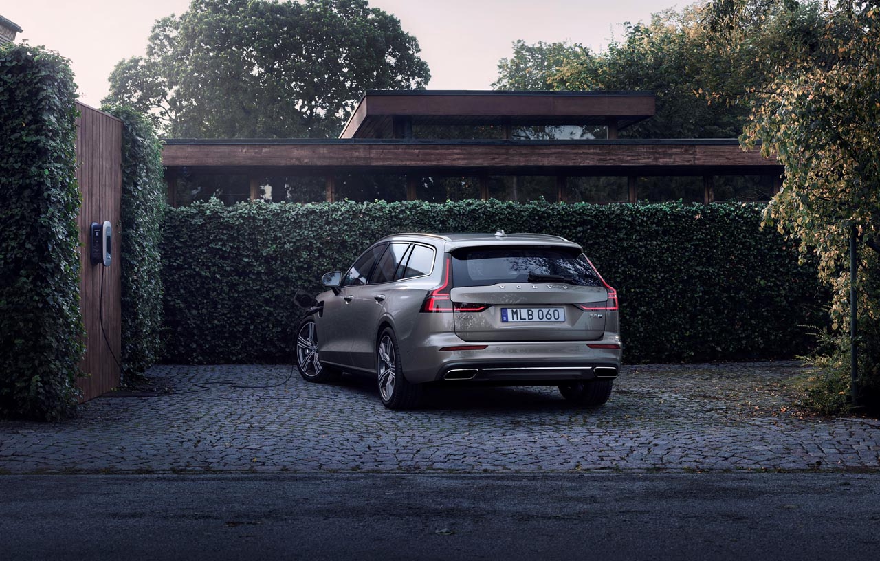 Volvo laat zonder teasers vooraf ineens de nieuwe V60 op de wereld los.