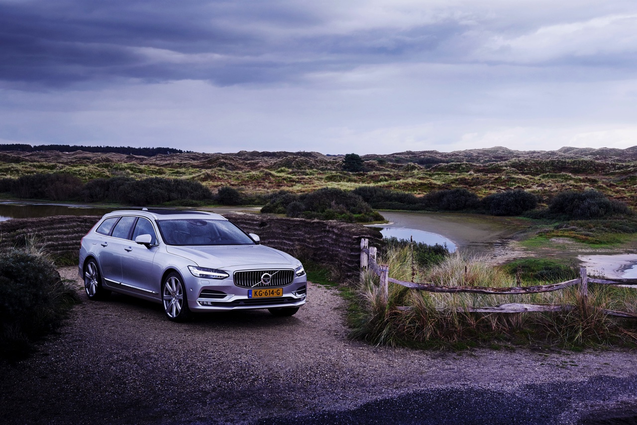Volvo V90 nu bij de Nederlandse dealer en de 2017-prijzen zijn bekend.