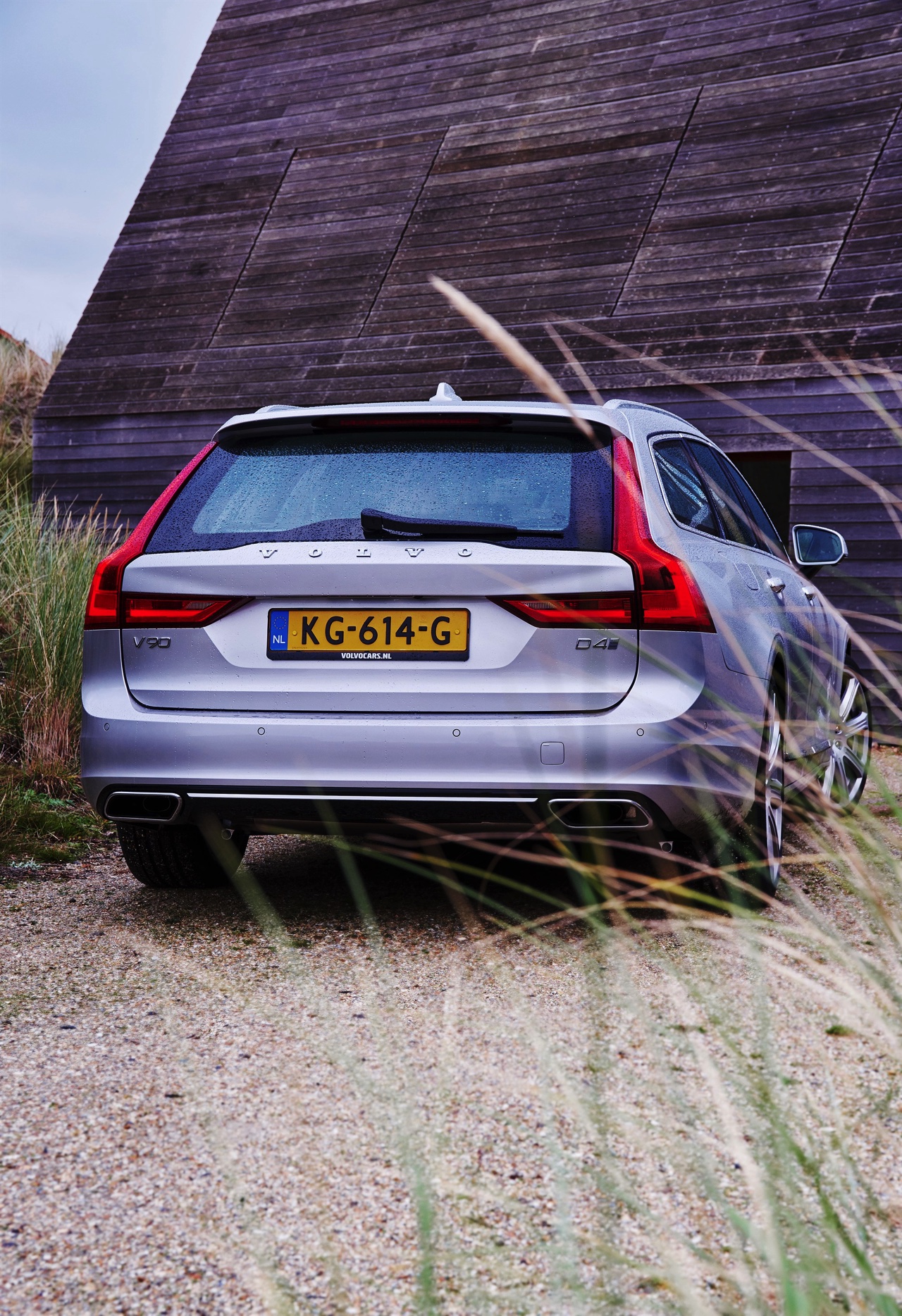 Volvo V90 nu bij de Nederlandse dealer en de 2017-prijzen zijn bekend.