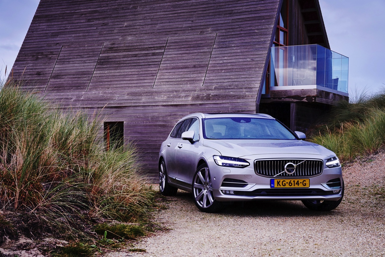 Volvo V90 nu bij de Nederlandse dealer en de 2017-prijzen zijn bekend.