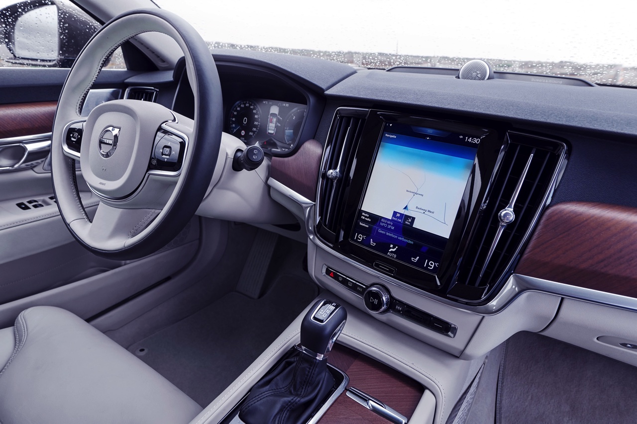 Volvo V90 nu bij de Nederlandse dealer en de 2017-prijzen zijn bekend.