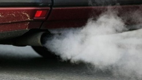De uitstoot van nieuwe autos die in 2013 in ons land zijn geregistreerd, is volgens het Europees Milieuagentschap (EEA) 8 procent lager dan die van nieuwe autos in 2012.