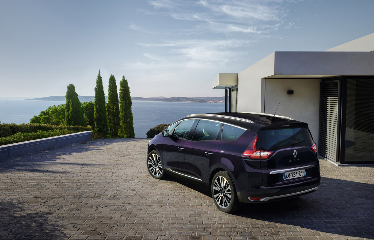 Vanaf februari is de Renault Scnic verkrijgbaar met de nieuwe 1,3 liter benzinemotor. De prijzen zijn inmiddels bekend.