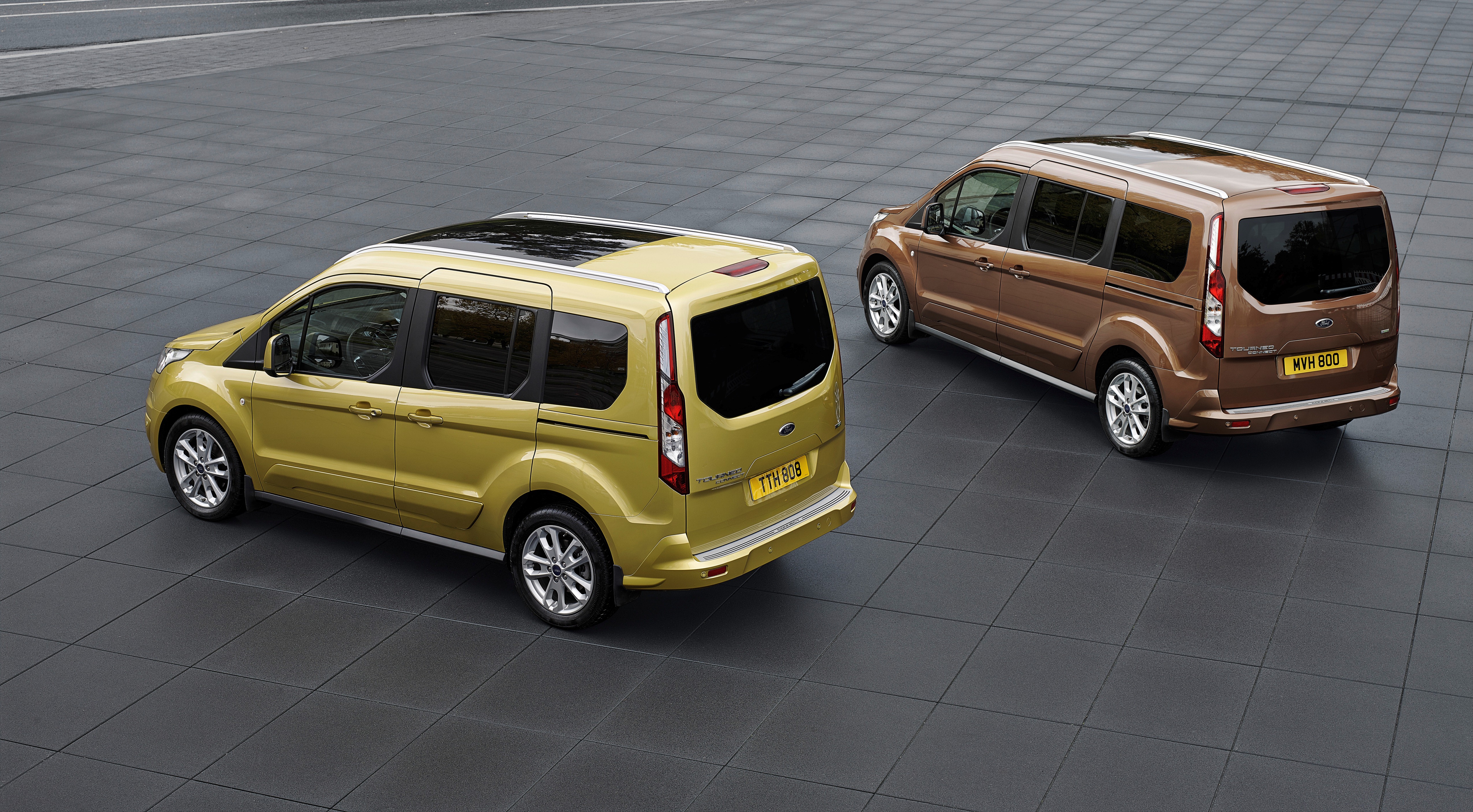 Ford Grand Tourneo Compact en Tourneo Connect voor 2015 opgefrist met nieuwe 1.5 TDCi diesel en extra rijassistentiesystemen.