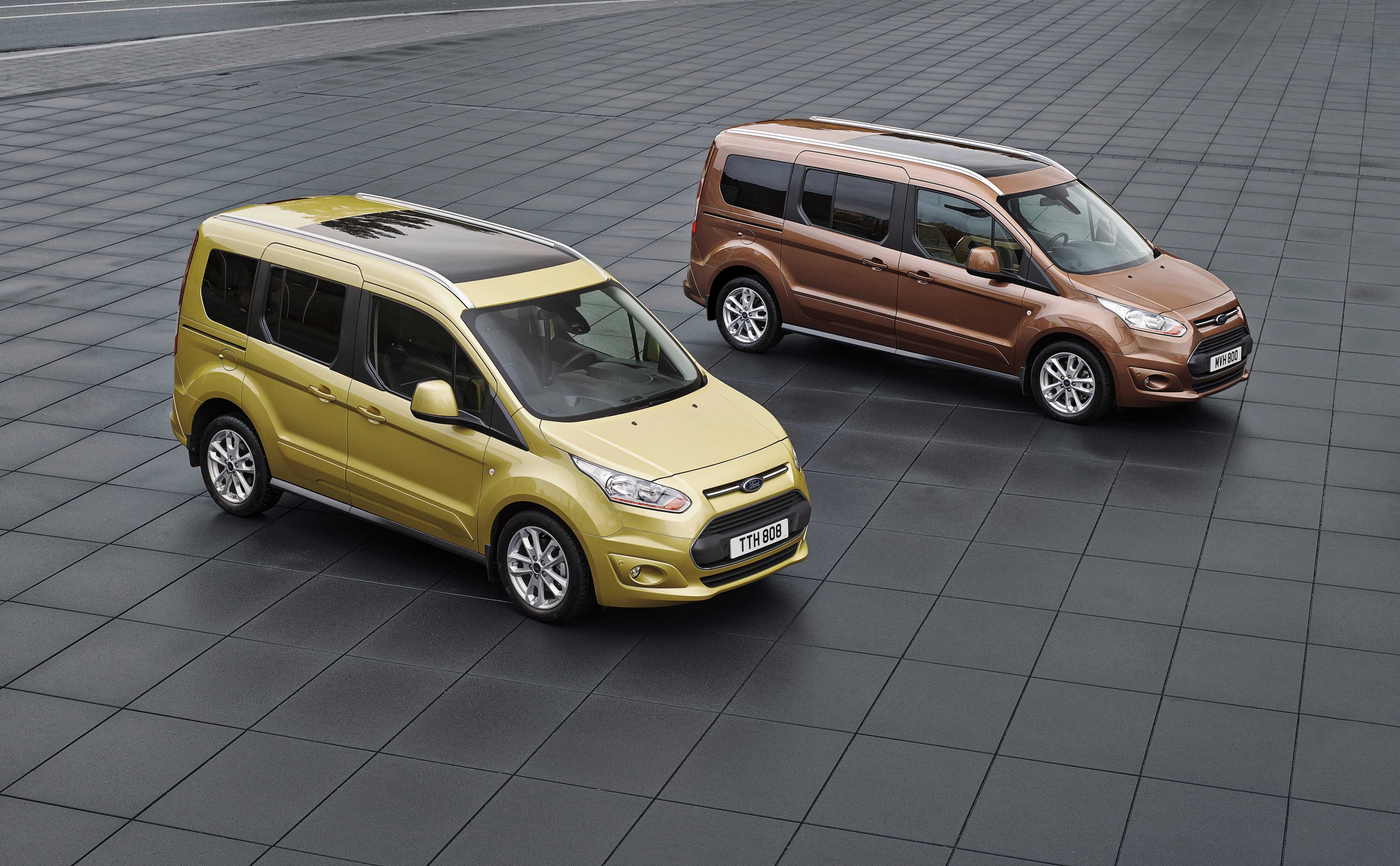 Ford Grand Tourneo Compact en Tourneo Connect voor 2015 opgefrist met nieuwe 1.5 TDCi diesel en extra rijassistentiesystemen.