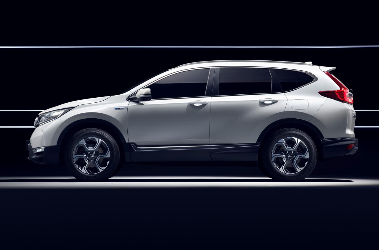 Honda toont als voorloper op de nieuwe CR-V een prototype met hybride aandrijving.