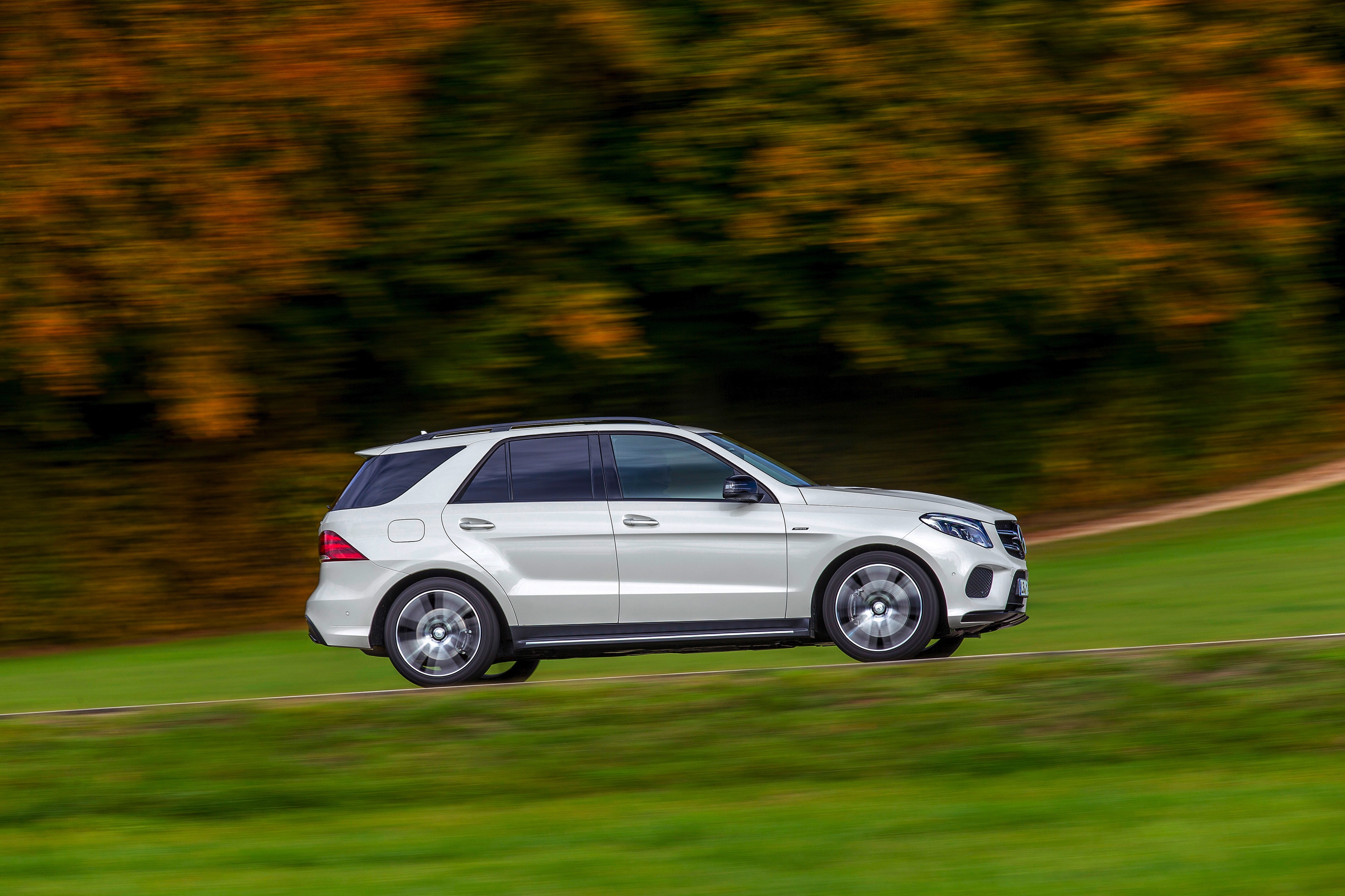 Een derde AMG-uitvoering voor de GLE. Naast de 63 met 557 pk en de 63 S met 585 pk komt er nu de GLE 450 AMG 4Matic met 367 pk.