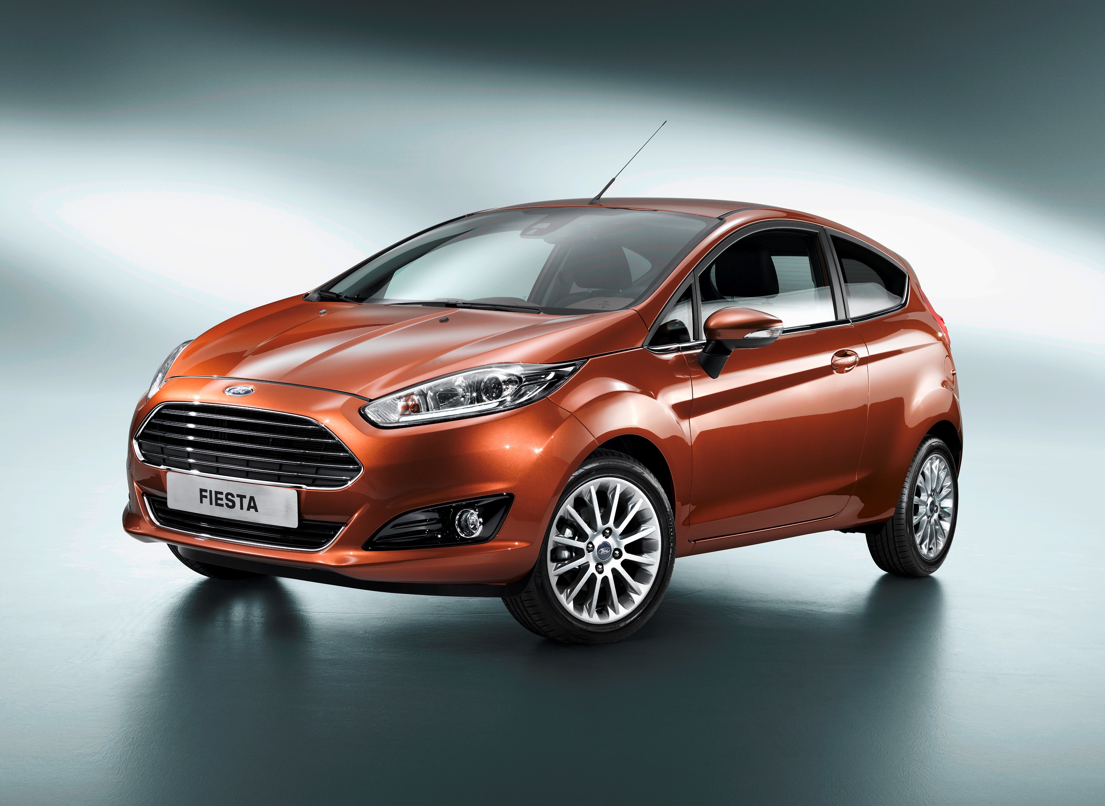 Ford presenteert nieuwe line-up van de Fiesta. Het gamma trapt af met de Style Essential en Style Ultimate, met de Titanium uitvoering aan de top. Voor sportievelingen is er de ST-Line en ST.