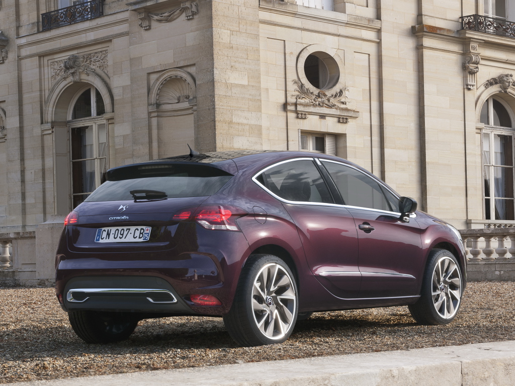 Nieuwe e-THP en BlueHDi dieselmotoren voor de Citron DS4.