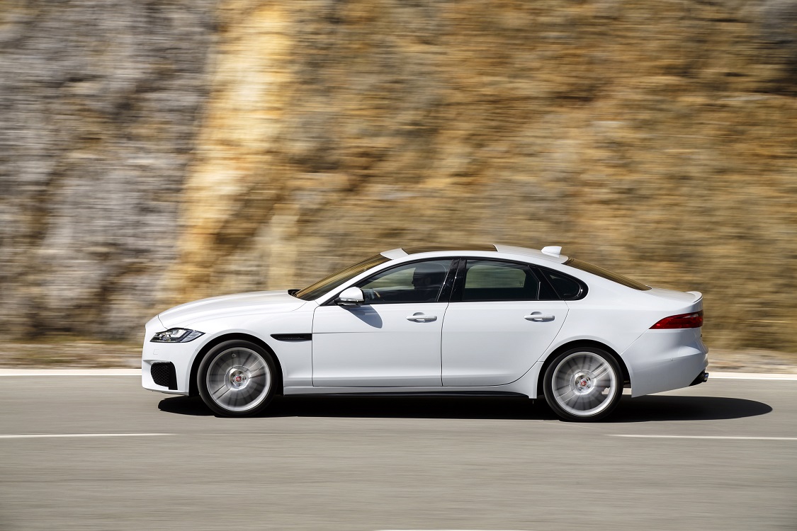Jaguar presenteert nieuwe motoren en verschillende updates voor de XE, XF en F-Pace. De Ingenium-motorenfamilie wordt uitgebreid, net als de optielijsten van de autos.
