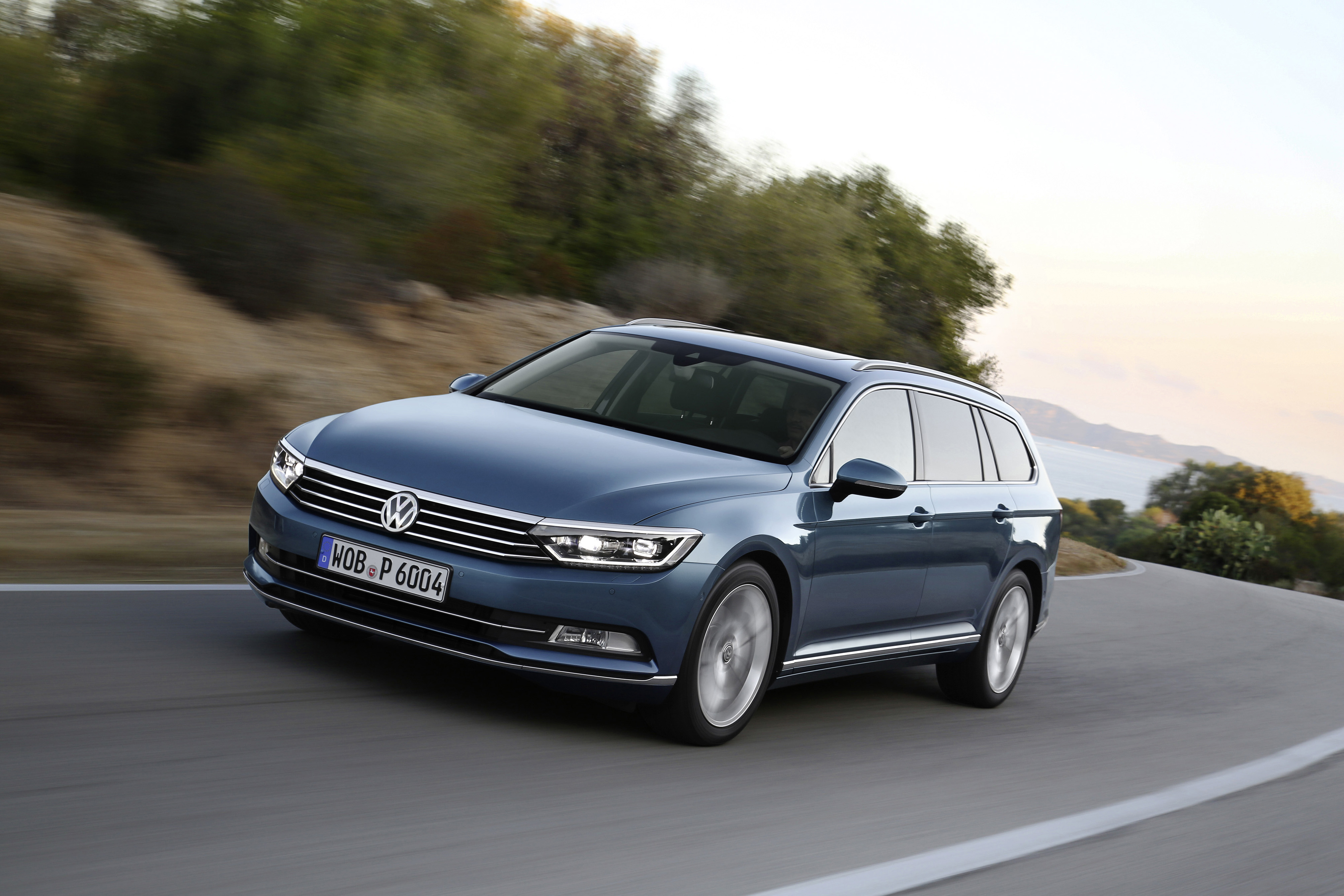 Nieuwe motoren voor Volkswagen Passat met onder meer 1.4 TSI ACT 150 pk en 2.0 TDI 190 pk met 20% bijtelling. Prijzen beginnen bij 37.050 euro.