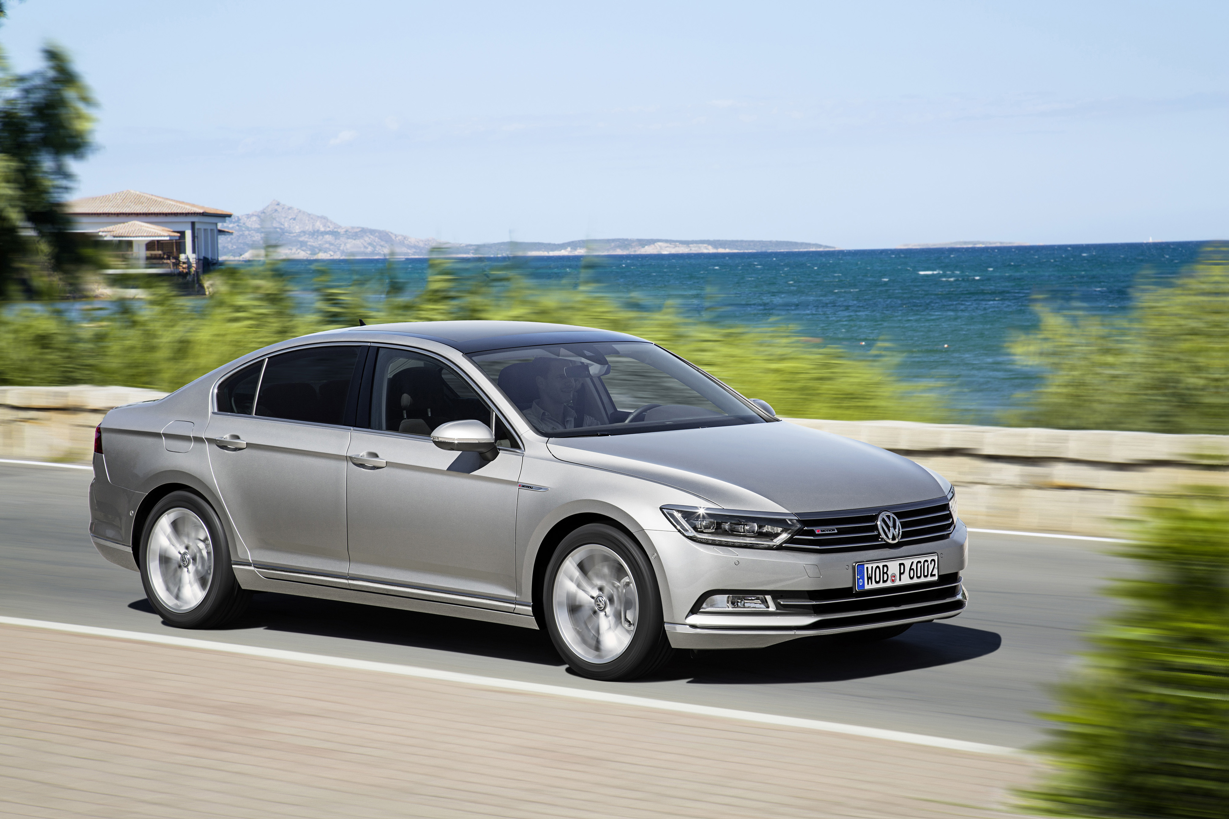 Nieuwe motoren voor Volkswagen Passat met onder meer 1.4 TSI ACT 150 pk en 2.0 TDI 190 pk met 20% bijtelling. Prijzen beginnen bij 37.050 euro.