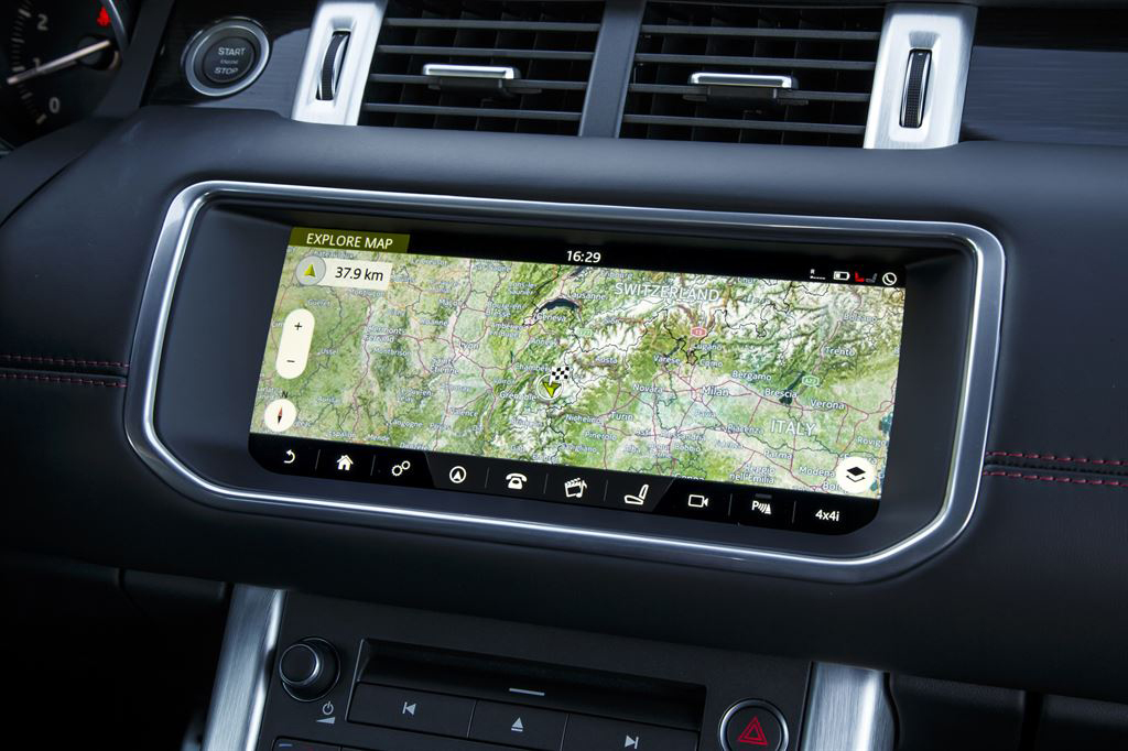Range Rover Evoque MY 2017 is in het nieuwe modeljaar beschikbaar met nieuwe lakkleuren, het InControl Touch Pro 10.2 infotainmentsysteem en kan besteld worden met het Graphite Design Pack. Kies maar!