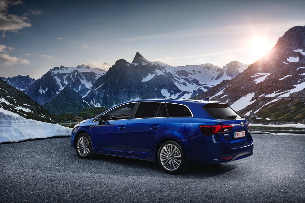 Autotest Toyota Avensis 1.6 D-4D Touring Sports met het faceliftmodel van de Avensis en de zuinige BMW-diesel die in aanmerking komt voor 20% bijtelling.