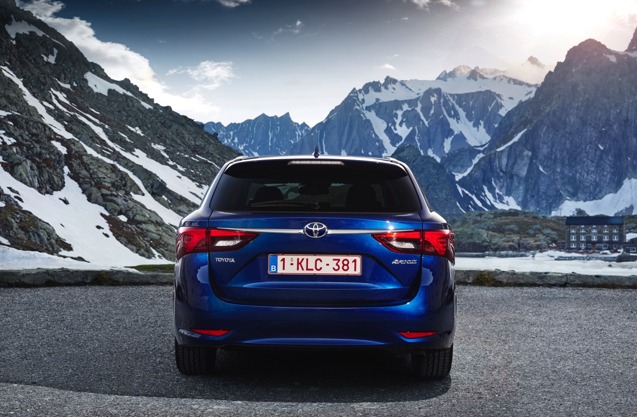 Autotest Toyota Avensis 1.6 D-4D Touring Sports met het faceliftmodel van de Avensis en de zuinige BMW-diesel die in aanmerking komt voor 20% bijtelling.