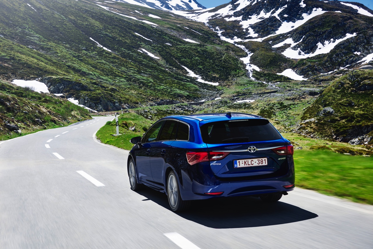 Autotest Toyota Avensis 1.6 D-4D Touring Sports met het faceliftmodel van de Avensis en de zuinige BMW-diesel die in aanmerking komt voor 20% bijtelling.