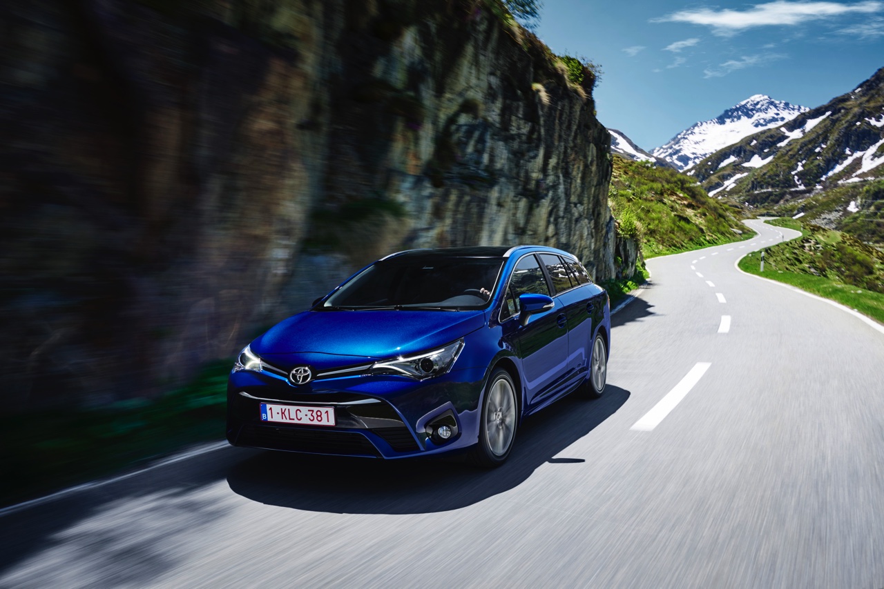 Autotest Toyota Avensis 1.6 D-4D Touring Sports met het faceliftmodel van de Avensis en de zuinige BMW-diesel die in aanmerking komt voor 20% bijtelling.